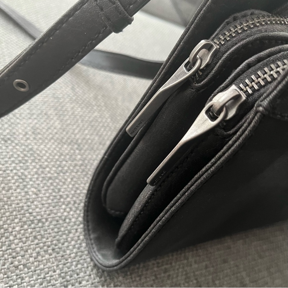 NEW Matt & Nat adjustable crossbody black vegan leather bag with 2 compartments - Picture 6 of 7